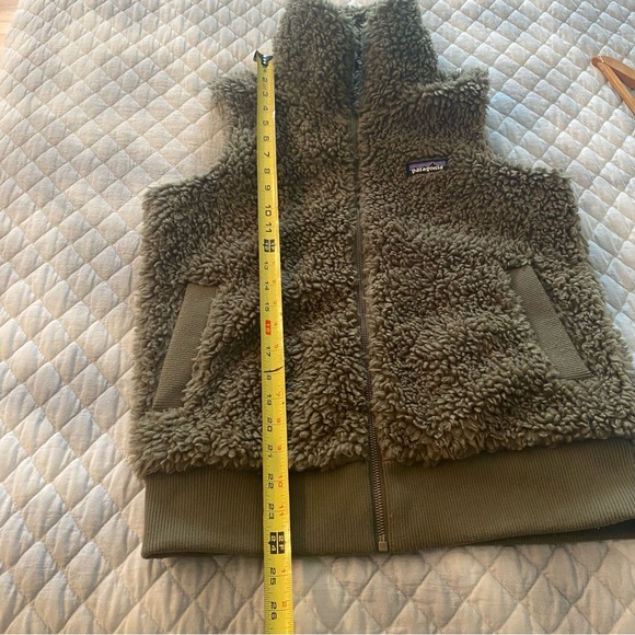 Patagonia green teddy vest Size Small - Picture 3 of 9
